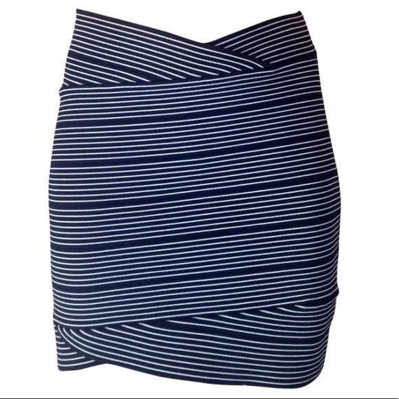 Like New BCBG Alisa Bodycon Miniskirt - Picture 2 of 8